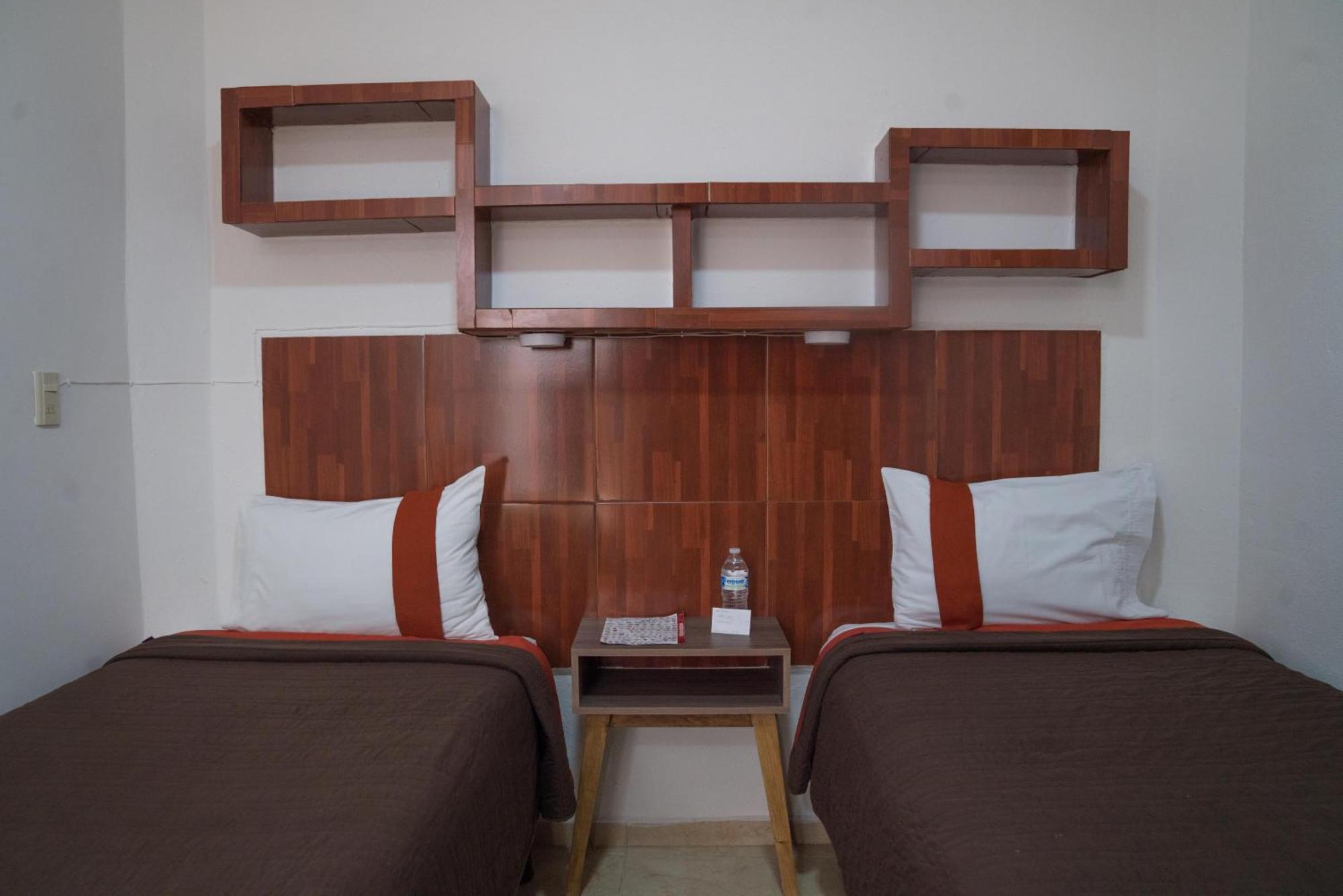 Hotel Del Arte Y Figura Леон Екстериор снимка